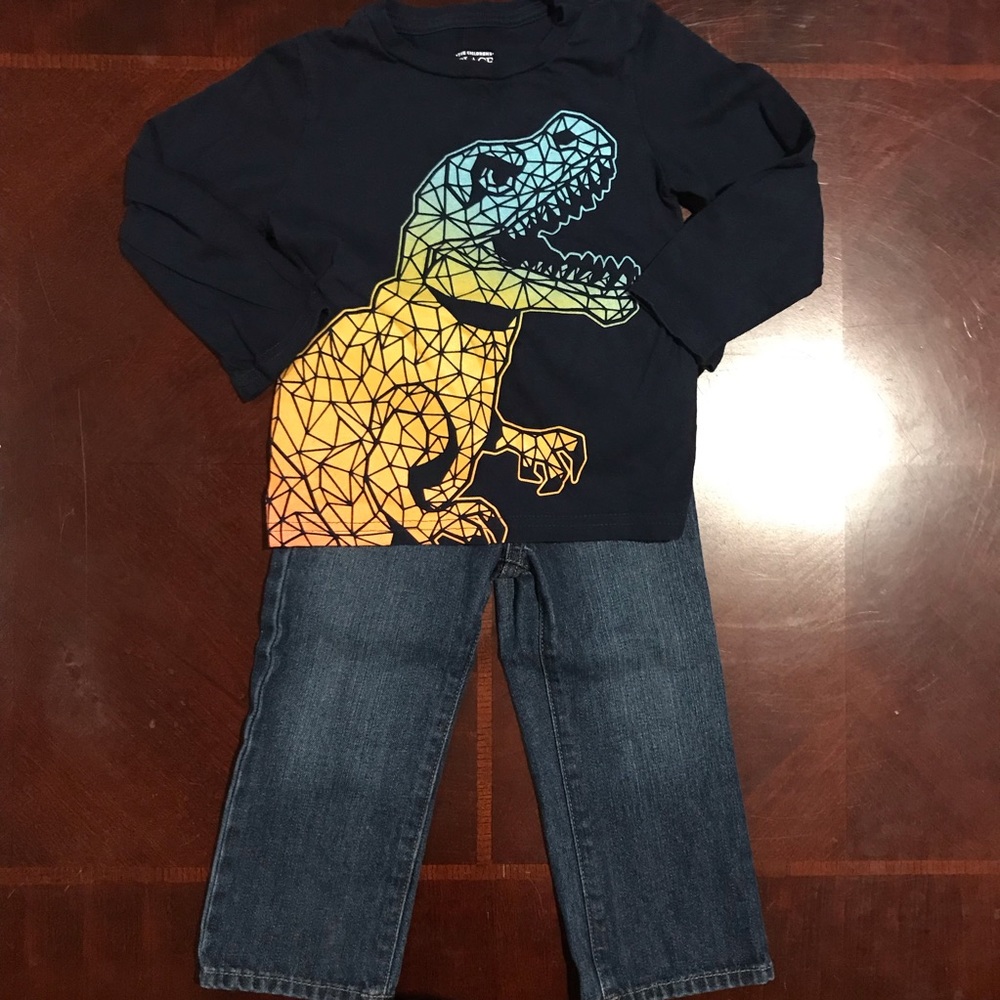 Awesome 3T Dinosaur shirt and jeans 🦖